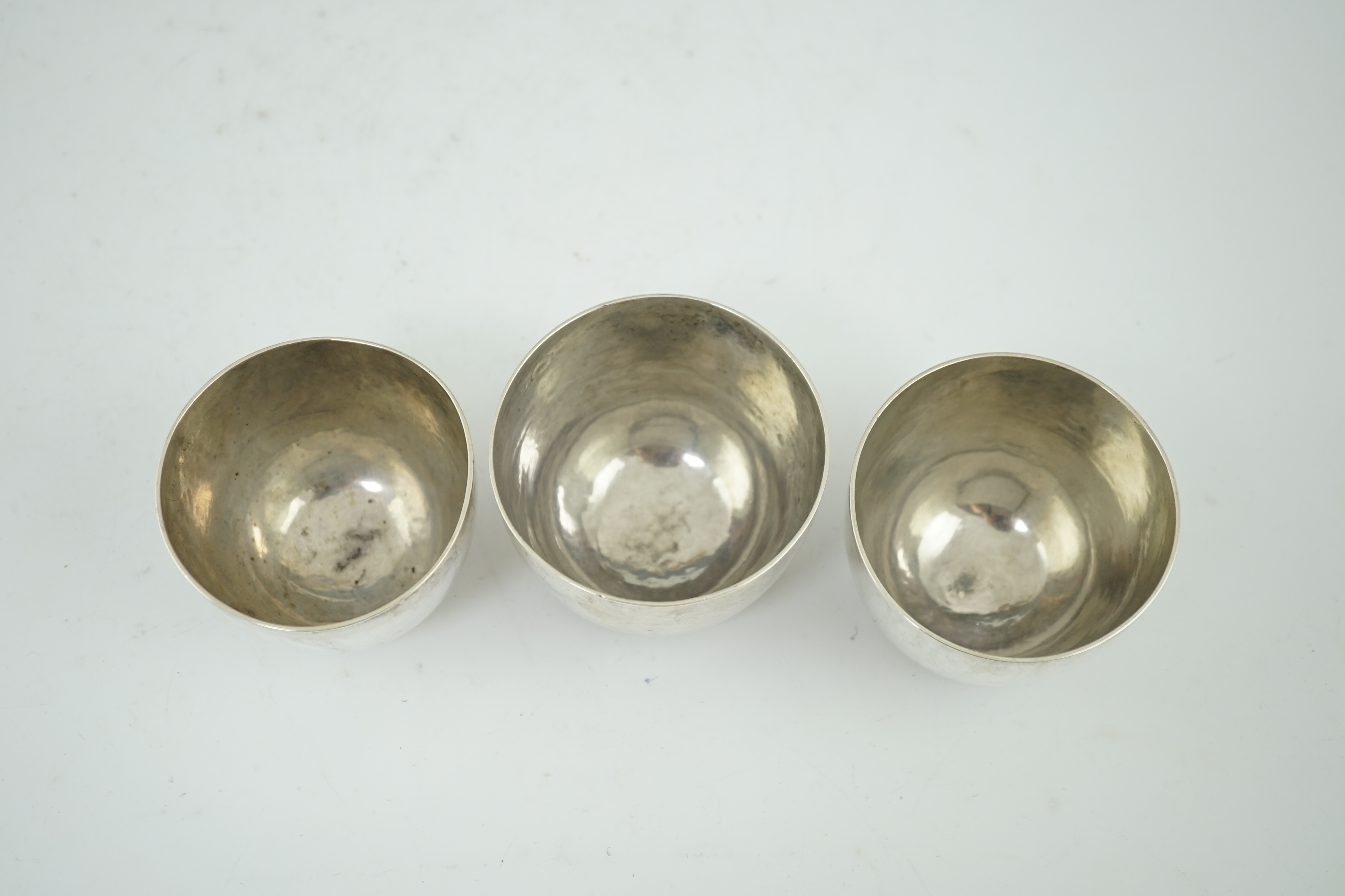 A graduated set of three Victorian silver tumbler cups, by George Gilliam?